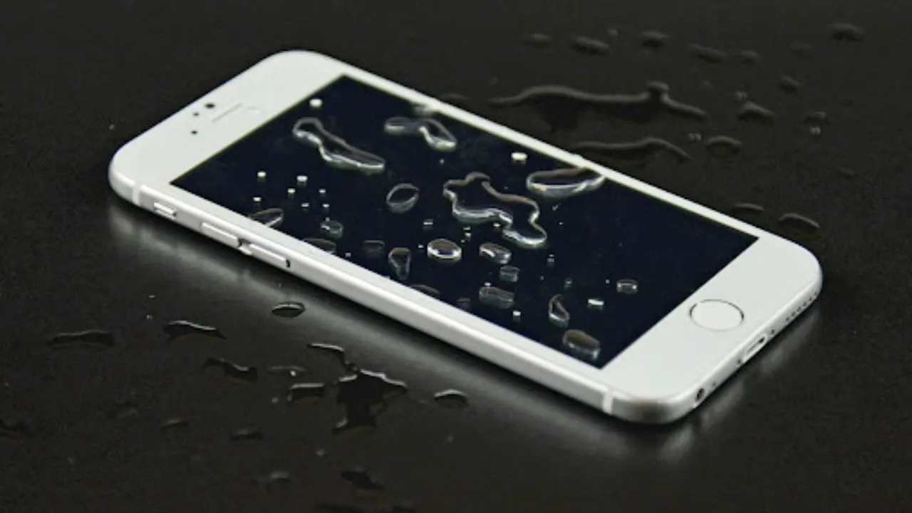 zalany iphone co robić