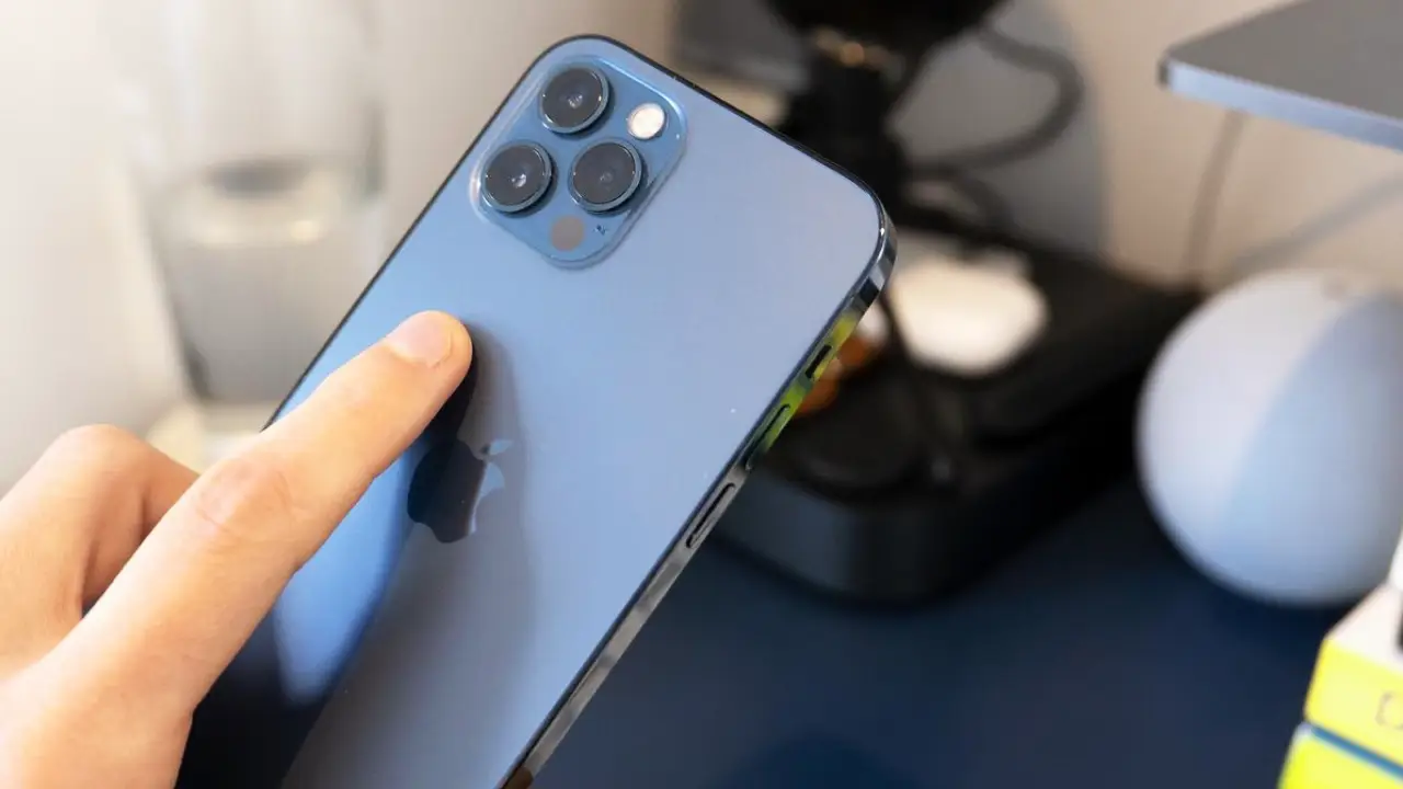 jak włączyć fukncje stuknięcie w tył iphone