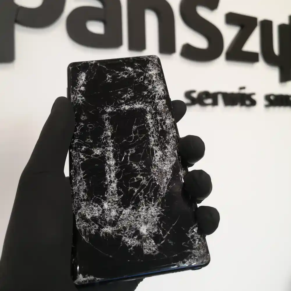zbita szybka w telefonie uszkodzony wyświetlacz